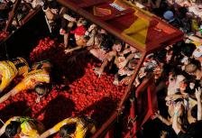 Іспанці традиційно битимуться томатами (фото gazeta.ua)